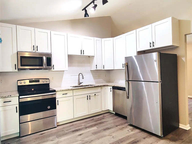 1501 Bear Brook Dr — Photo 2