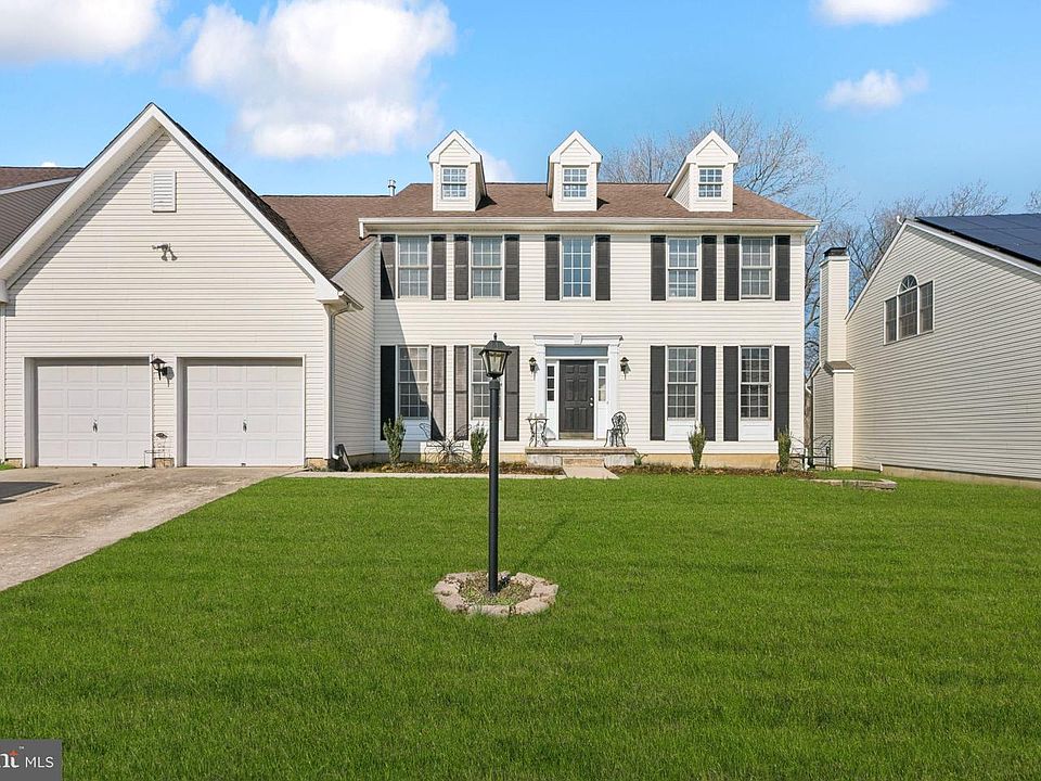 1st image of 22 Greenbrier Dr