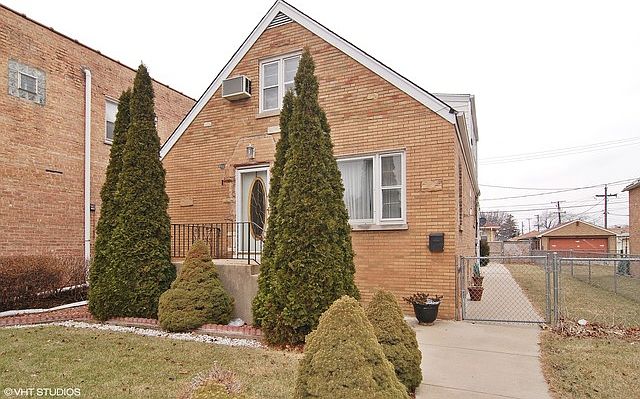 1st image of 2215 Division St