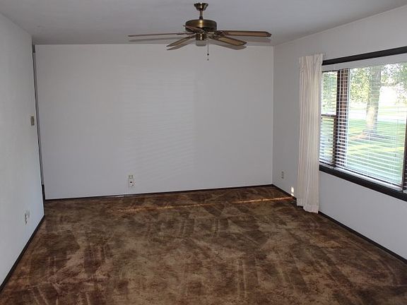 4th image of 452 N Parker Ave