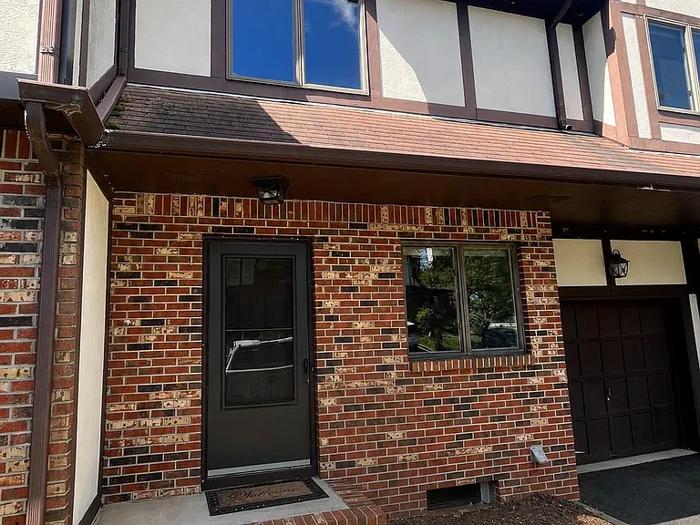 3 Cambridge Dr — Photo 2