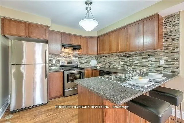 3049 Dewridge Ave — Photo 3