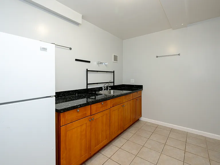 481 Monterey Blvd #A — Photo 6