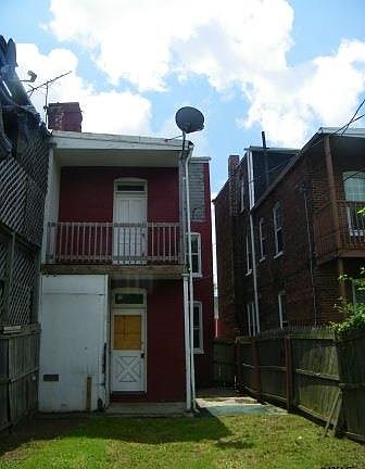 5th image of 637 W Locust St
