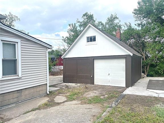 3rd image of 927 N Monroe Ave