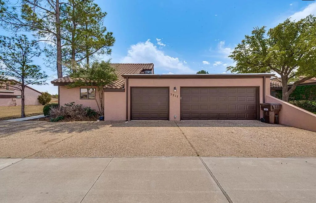 3 bed, 2.0 bath, 2279 sqft, $3,500 — Photo 2