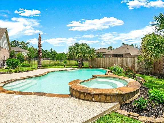 Great space to entertain, soak up the sun, and enjoy the outdoors.