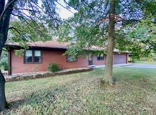 1608 Hillcrest Ave, Carmi, IL 62821