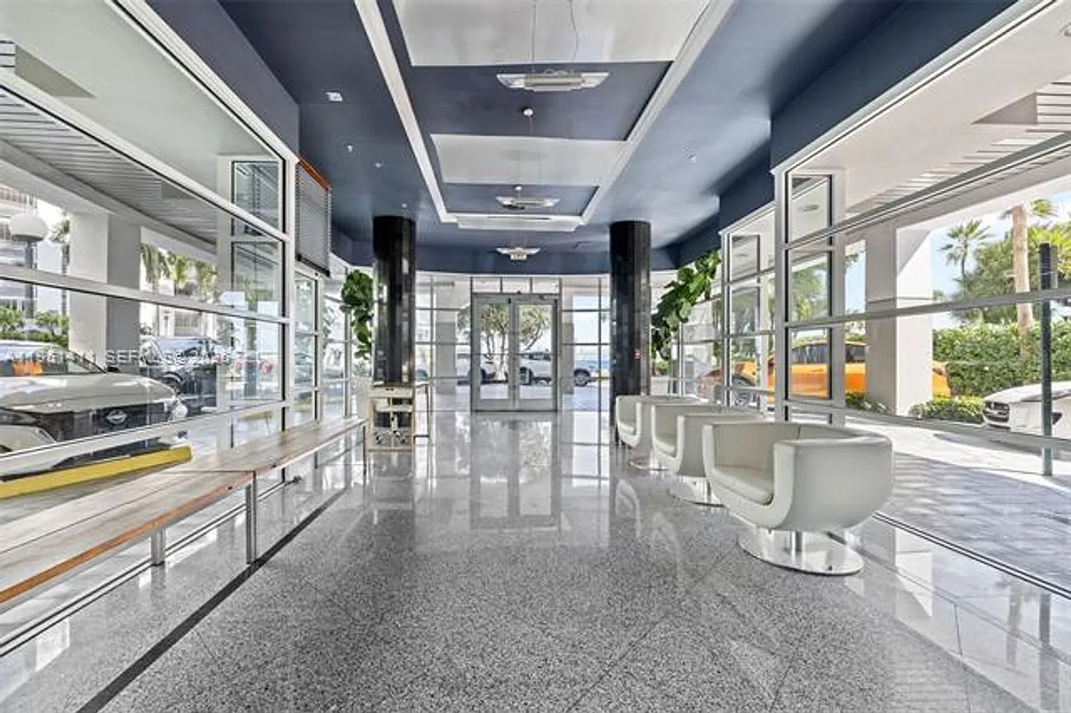 Building Photo - 1402 Brickell Bay Dr #603