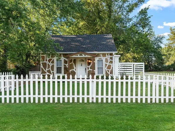 306 W Thurman St, Prairie Grove, AR 72753