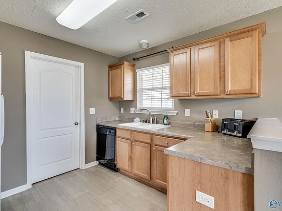 5th image of 104 Artesian Ln