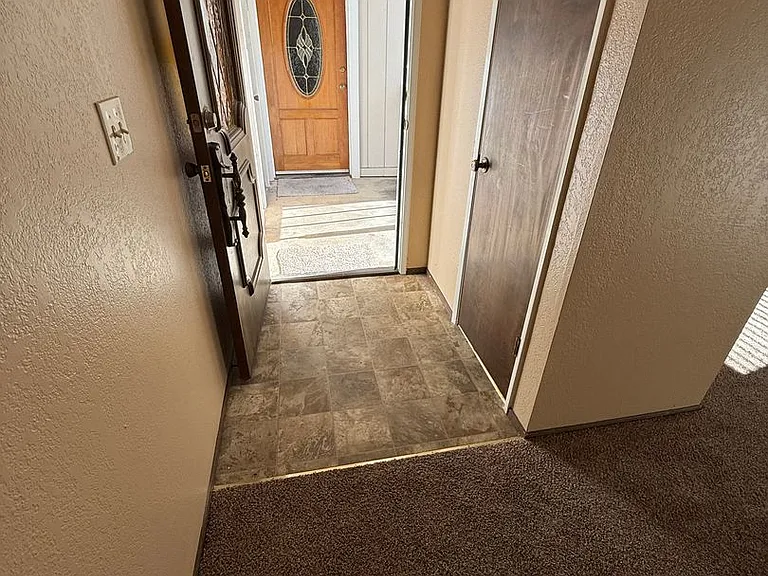 731 Mikkelsen Dr — Photo 5