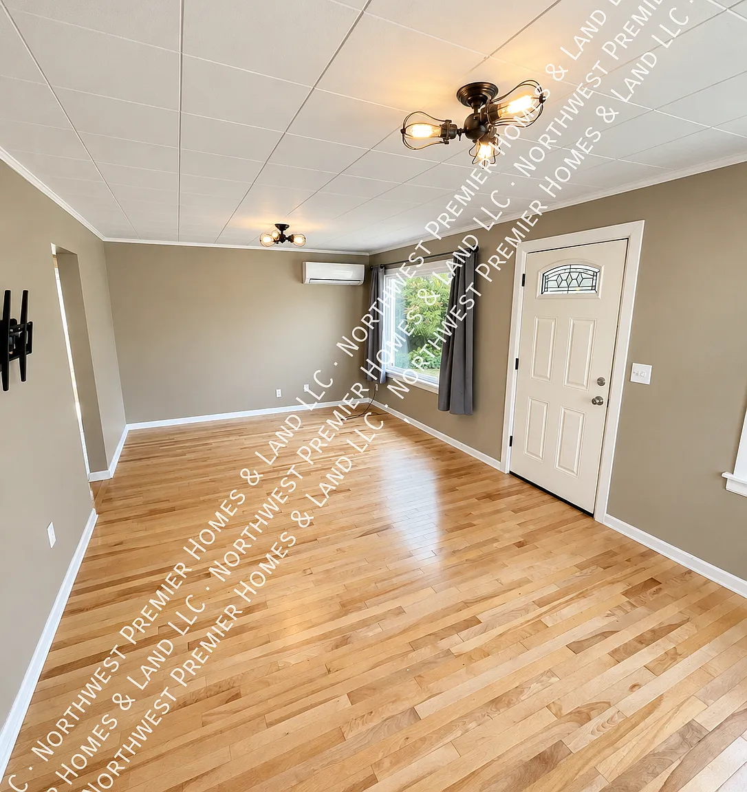 Updated 3 Bed in North Marysville | A/C + Fenced Yard + Garage — Photo 3