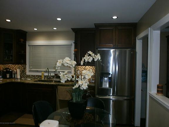 3rd image of 152 Slater Blvd