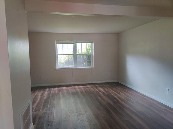 2nd image of 10925 Park Rd