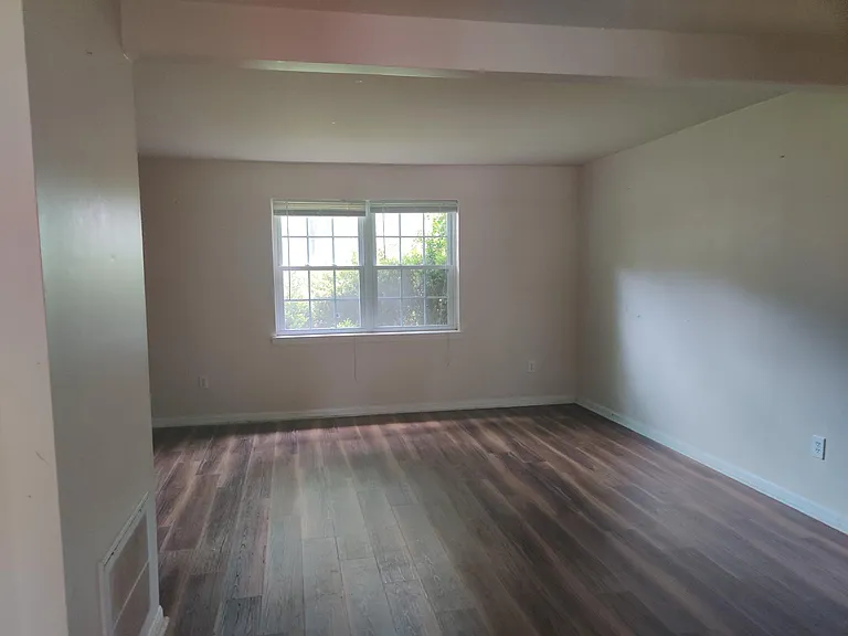 10925 Park Rd — Photo 2