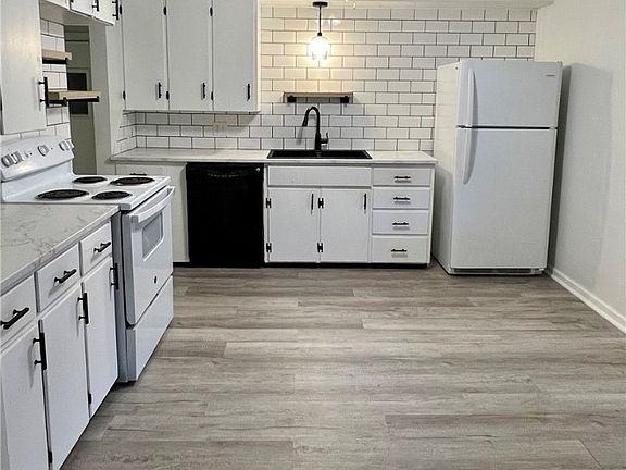 4th image of 718 Western Dr