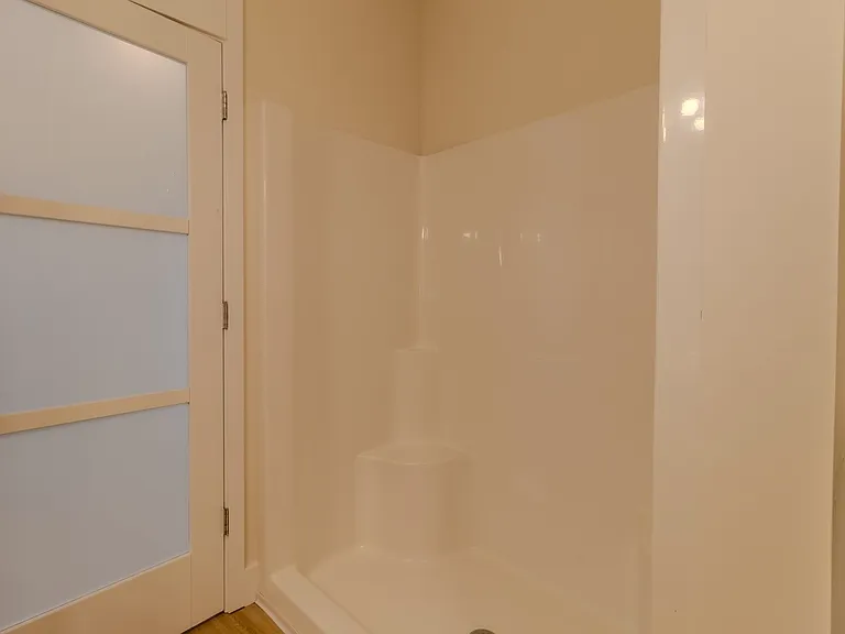 1 Bed 1 Bath in Downtown Traverse City — Photo 12