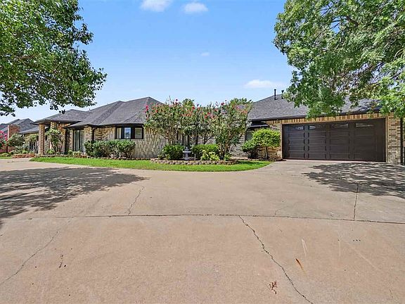 3rd image of 306 NW 33rd Pl