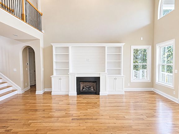5th image of 16 Orchard Ave.