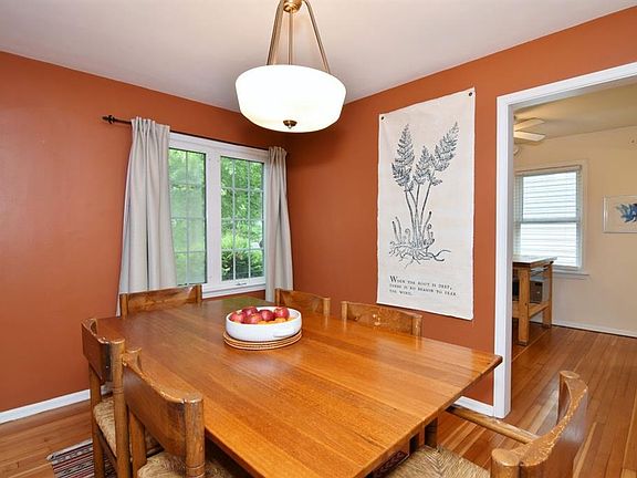 5th image of 2658 Canterbury Rd