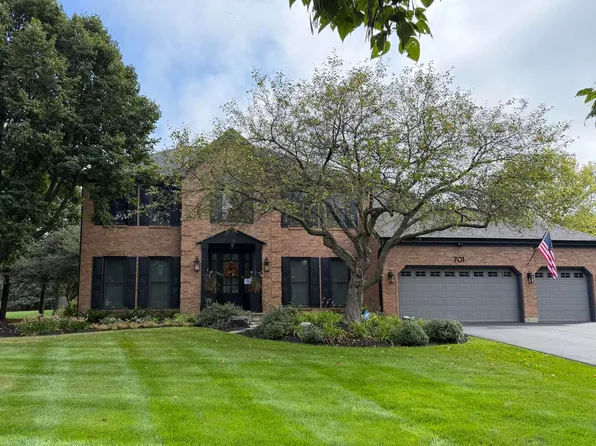 701 Fairway View Dr, Algonquin, IL 60102