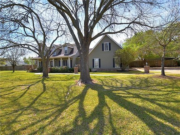 3rd image of 2700 Great Oaks Dr