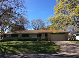 419 Lincoln Dr, Sun Prairie, WI 53590