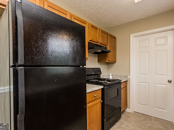 5th image of 143 Beechwood Ln