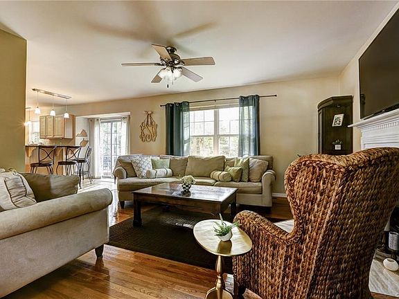 4th image of 1809 Greenwood Glen Dr