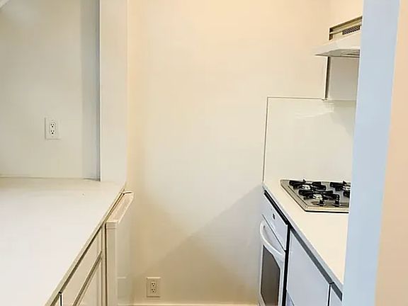 3rd image of 301 W 57th St APT 6BB