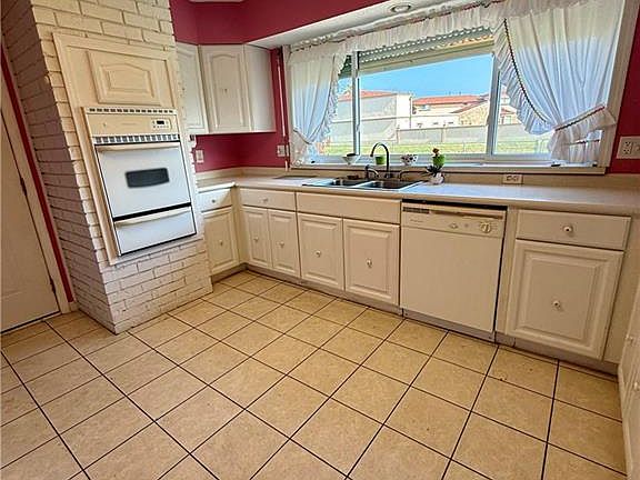5th image of 7141 Neptune Ct