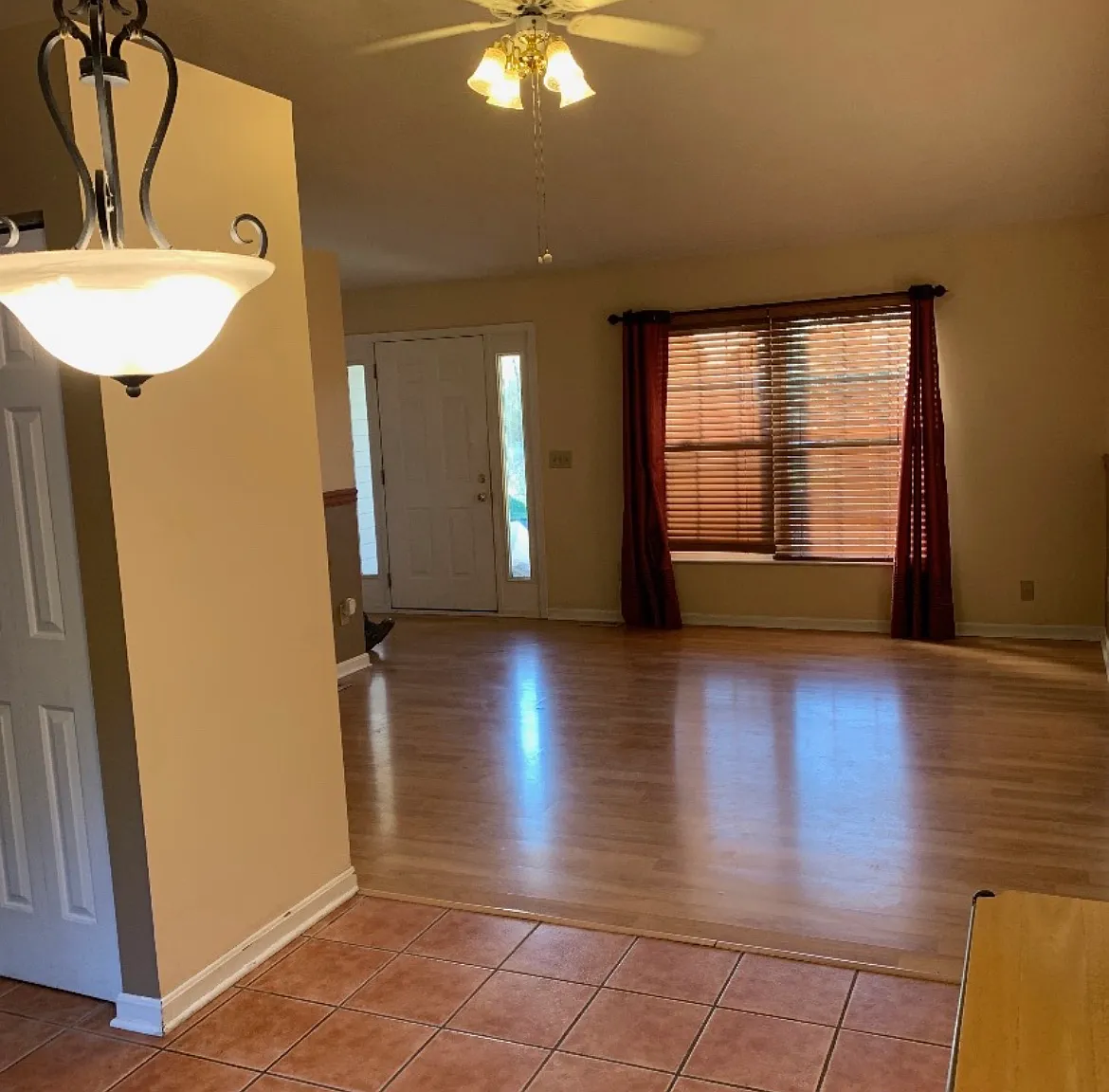 3 bed, 2.5 bath, 2000 sqft, $2,350 — Photo 2