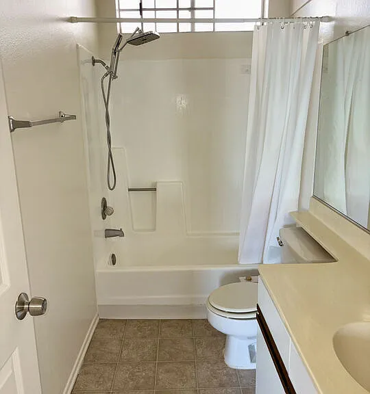 1221 Seward St #205 — Photo 4