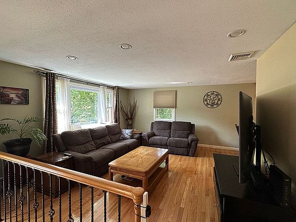 2nd image of 10 Paul Rd