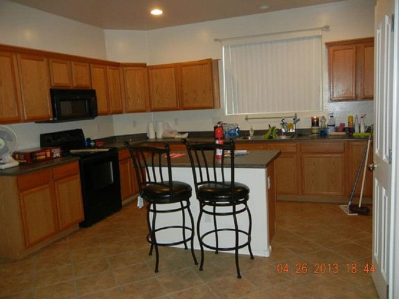 Kitchen, Island, Pantry Rt