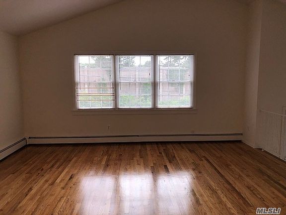 5th image of 709 Expressway Dr N