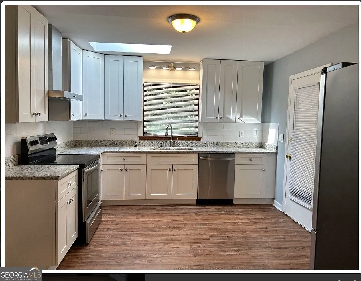 3 bed, 2.0 bath, 1630 sqft, $3,000 — Photo 3