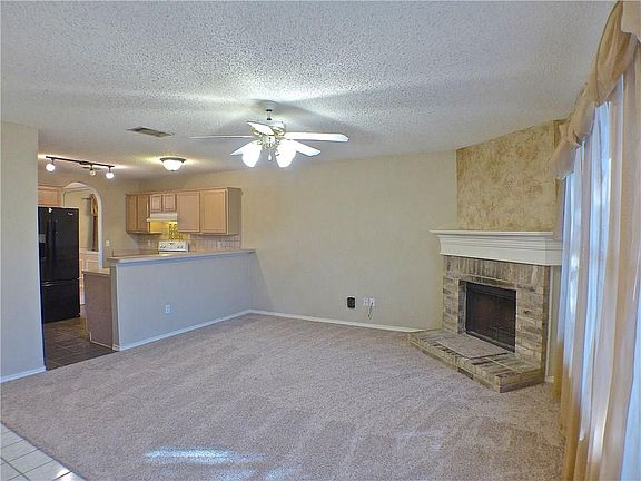 3rd image of 528 Hollyberry Dr