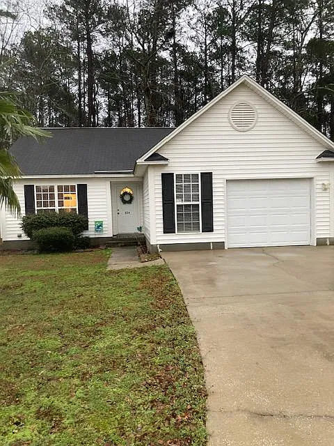 3 bed, 1176 sqft, $1,590 — Photo 2