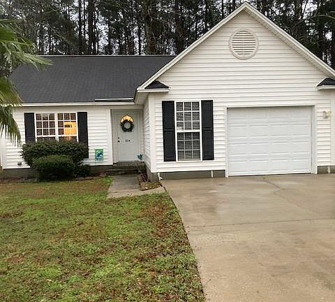 Front of House with Garage