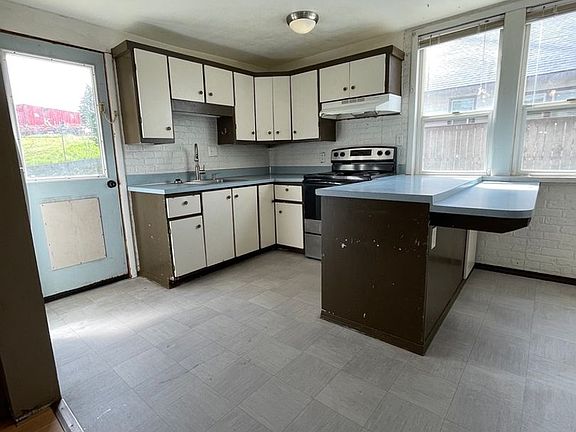 5th image of 1106 N B St