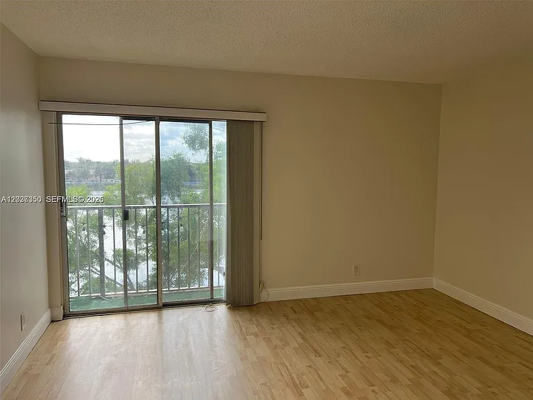 8600 N Sherman Cir #504 — Photo 8