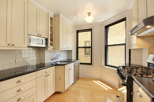 Sold by Corcoran | media 3