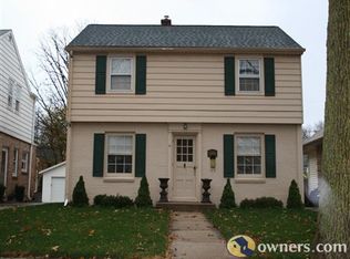5536 N Kent Ave, Whitefish Bay, WI 53217