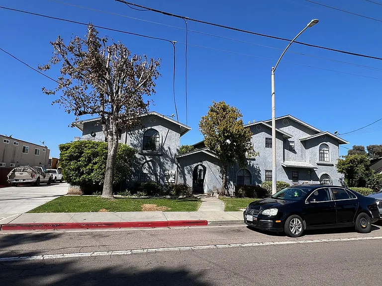 3440 Helix St — Photo 1