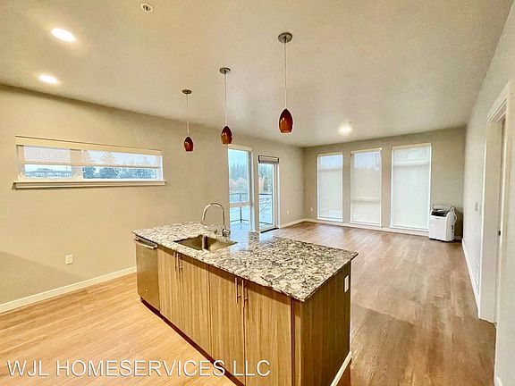 3rd image of 1085 103rd Ave NE Unit 402