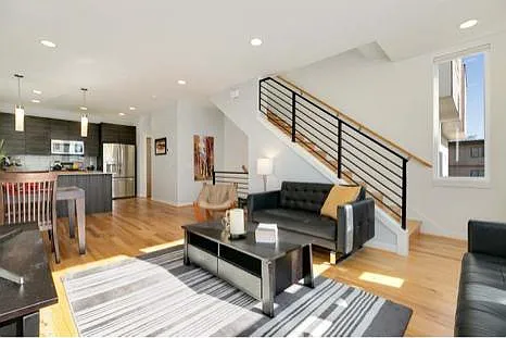 3 bed, 1420 sqft, $3,800 — Photo 2