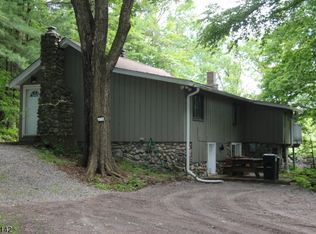 32 Goldfinch Ln, Hewitt, NJ 07421