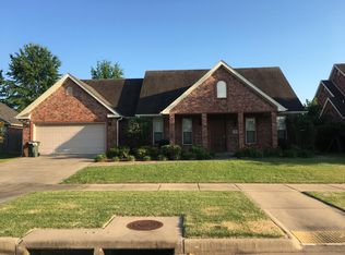 3827 W Morning Mist Dr, Fayetteville, AR 72704